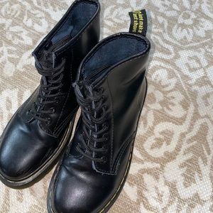 NOT REAL DR MARTENS, they are imitation.